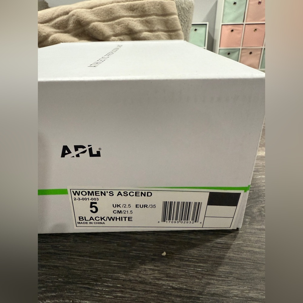 NWT-In Box APL Women's Ascend Sneakers - Picture 8 of 8